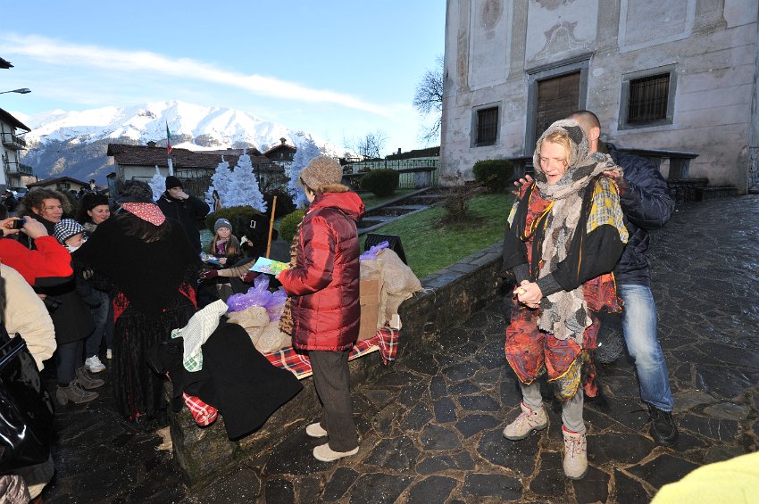 051 La Befana in Grimoldo a Oltre il Colle.JPG